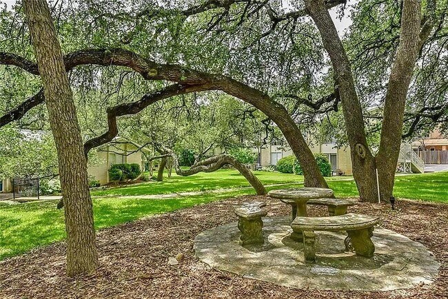 Building Photo - 5320 Balcones Dr