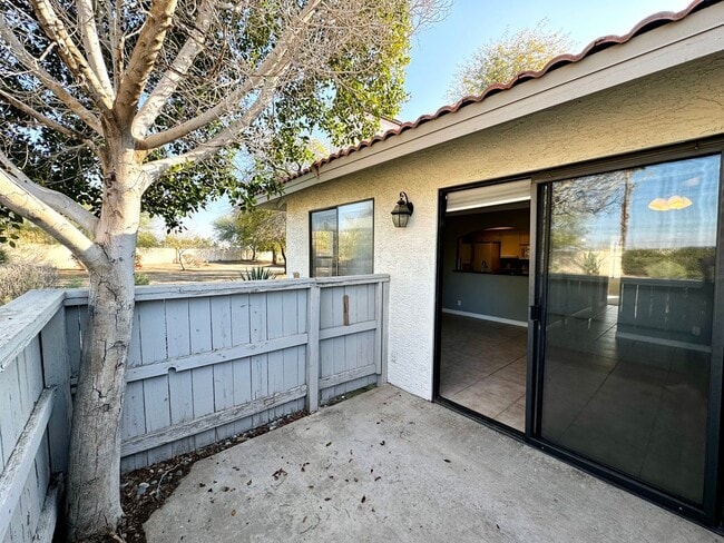 Building Photo - AVAILABLE NOW!! 1 Bed / 1 Bath Condo in Palm Lake in Palm Desert!