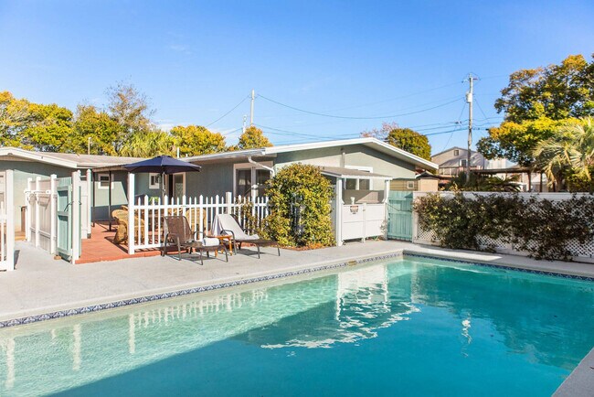 Building Photo - 217 Carol Pl