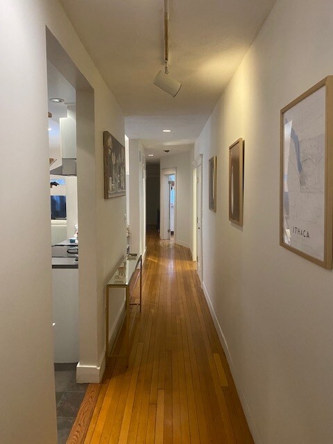 Building Photo - 1038 Beacon St