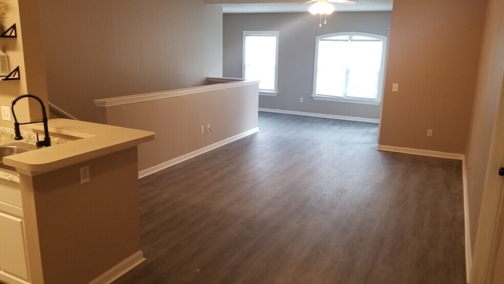 Building Photo - 6584 Swissco Dr