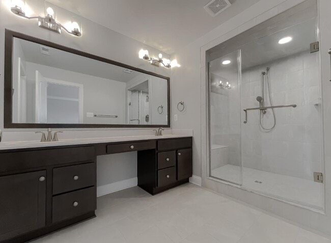 Building Photo - Sullivan Lane