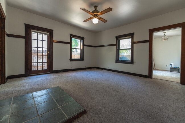 Building Photo - 643 N 200 E