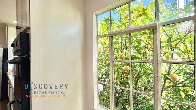 Building Photo - Oakmore 3+ Bedroom Spanish Mediterranean Home