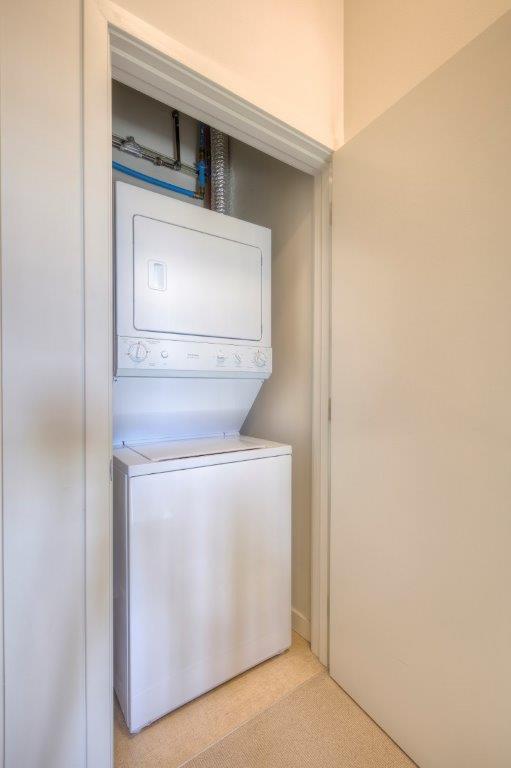 Building Photo - Roomy Townhouse in Downtown Burien, Excellent Walkable location!