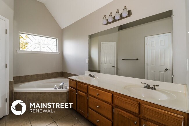 Building Photo - 10176 Fox Chase Dr