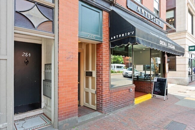 Building Photo - 286 Cambridge St