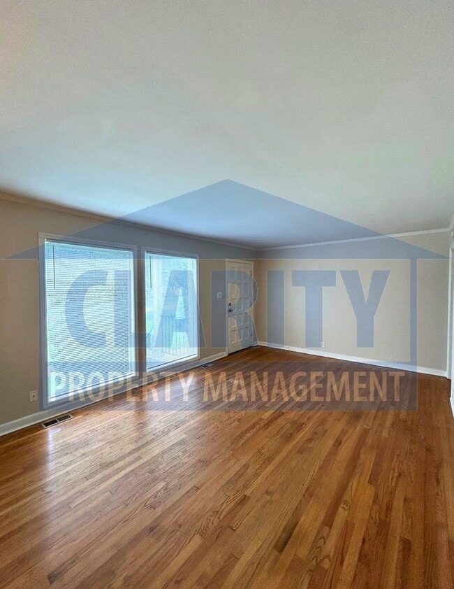 Building Photo - Three bedroom home in Downtown Cleveland!