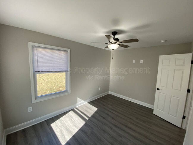 Building Photo - 77 Lakeview Dr