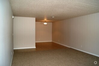 Building Photo - Westport Beach Townhomes 2 and 3 Bedrooms