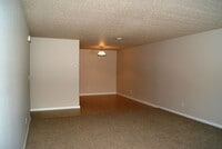 Building Photo - Westport Beach Townhomes 2 and 3 Bedrooms