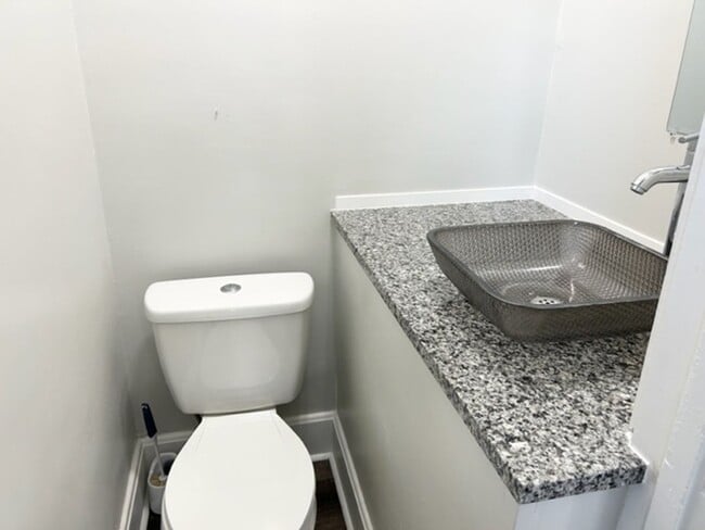 Building Photo - 1120 Hoefgen St