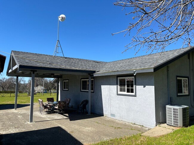 Building Photo - Beautiful Foothil Views Available Now!