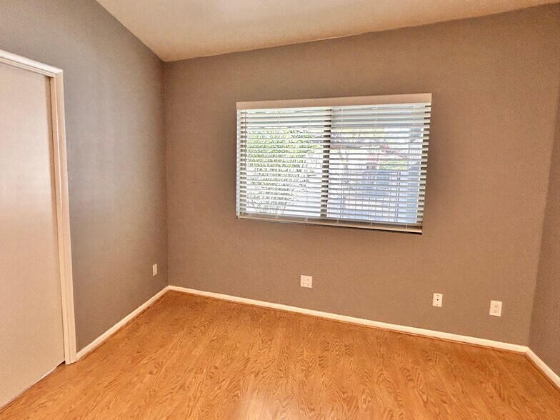 Building Photo - 5444 N La Casita Dr