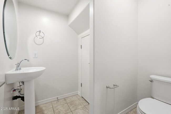 Building Photo - 1647 S 83rd Pl