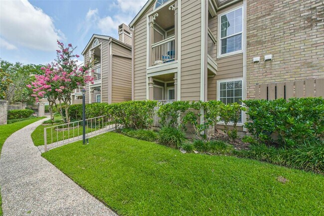 Building Photo - 1860 White Oak Dr