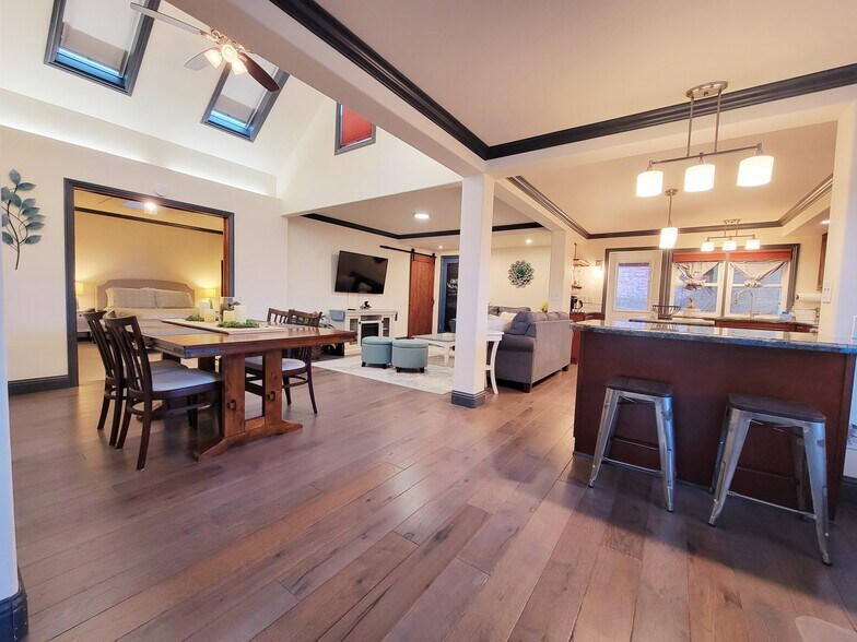 Primary Photo - 1635 Ridley Ave