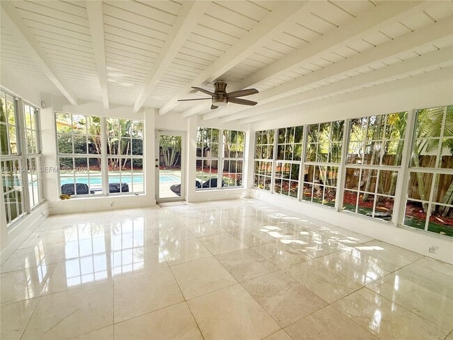 Building Photo - 5835 La Gorce Dr