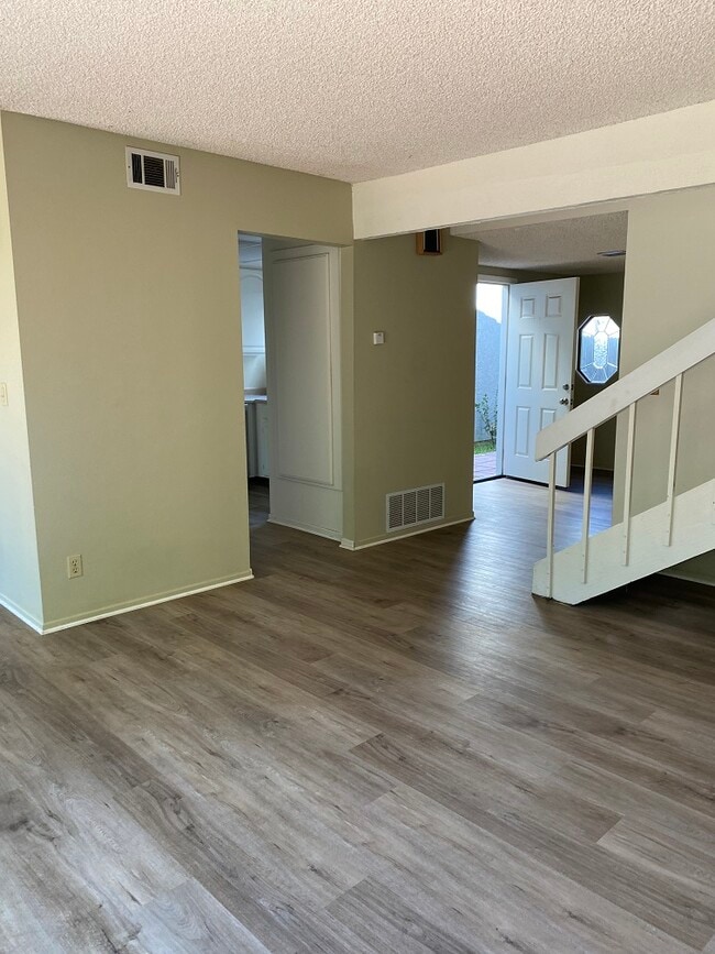 Building Photo - 528 Broderick Way