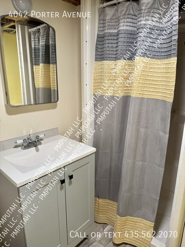 Building Photo - 4042 Porter Ave