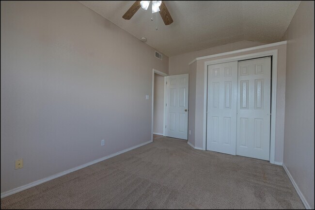 Building Photo - 7456 Luz De Lumbre Ave