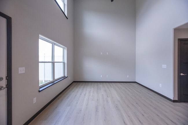 Building Photo - 3404 Green Pastures Ln