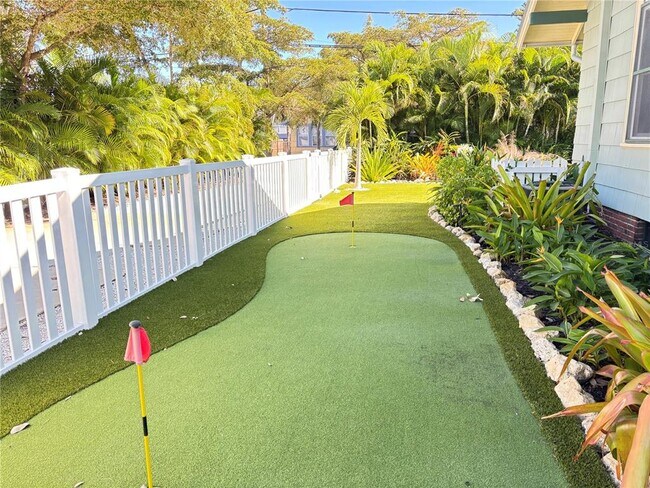 Building Photo - 324 Julia Pl