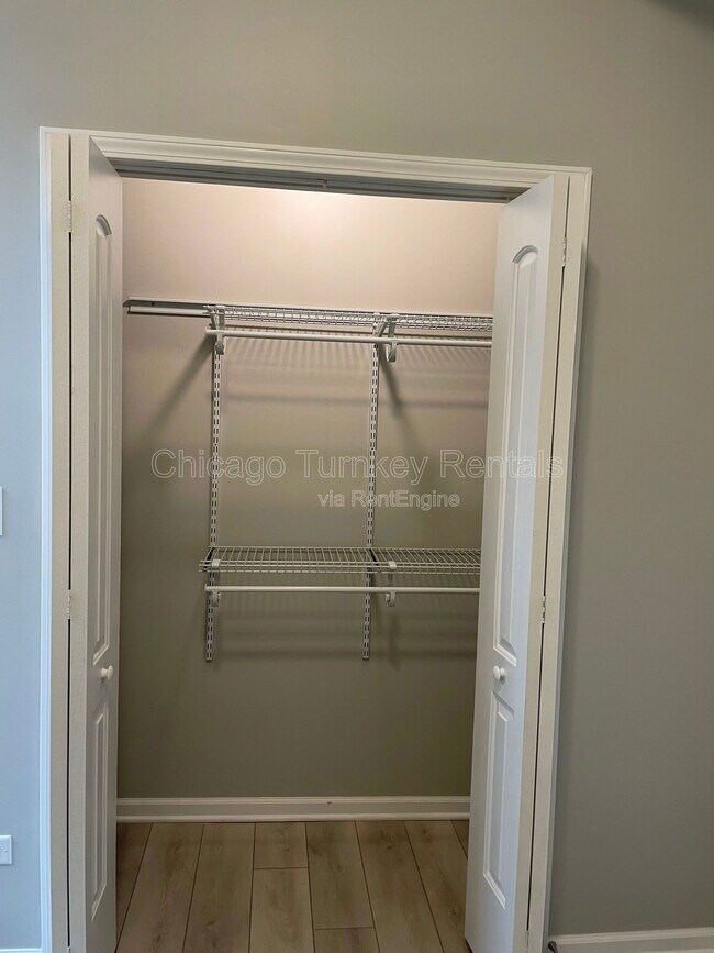 Building Photo - 2336 S Troy St