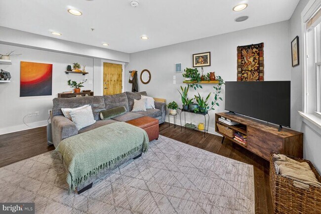 Building Photo - 2608 Sherman Ave NW