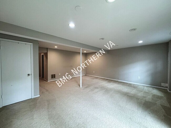 Building Photo - 566 Windover Ave NW