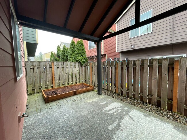 Building Photo - 3 Bedroom 2.5 Bathroom House with Bonus Room ~ Garage, A/C, includes Washer and Dryer ~ Close to ...