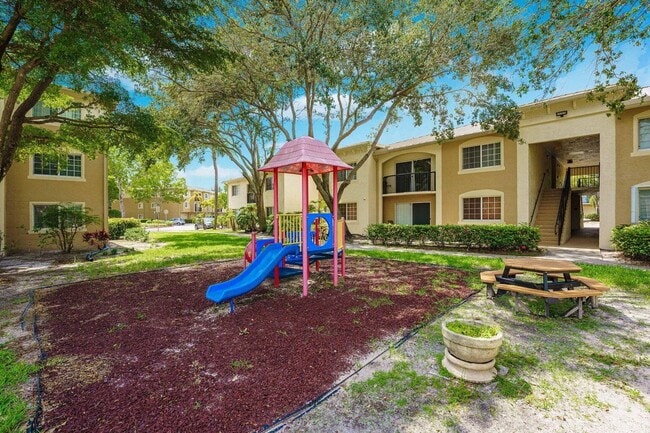 Building Photo - 500 Crestwood Ct S