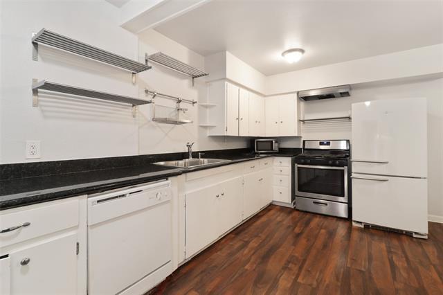 Building Photo - 1415 Oakwood Dr
