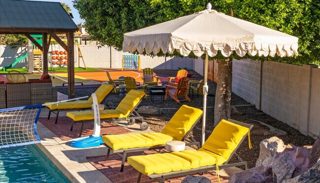 Building Photo - 2431 E Laurel St