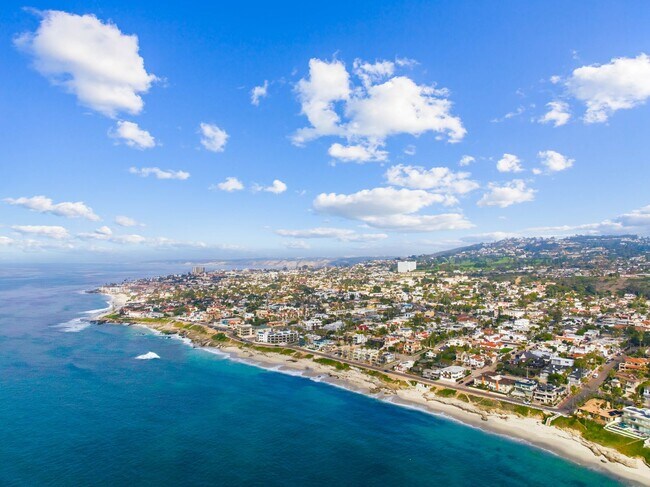 Building Photo - 2BR Coastal La Jolla Apartment | Steps to Windansea Beach