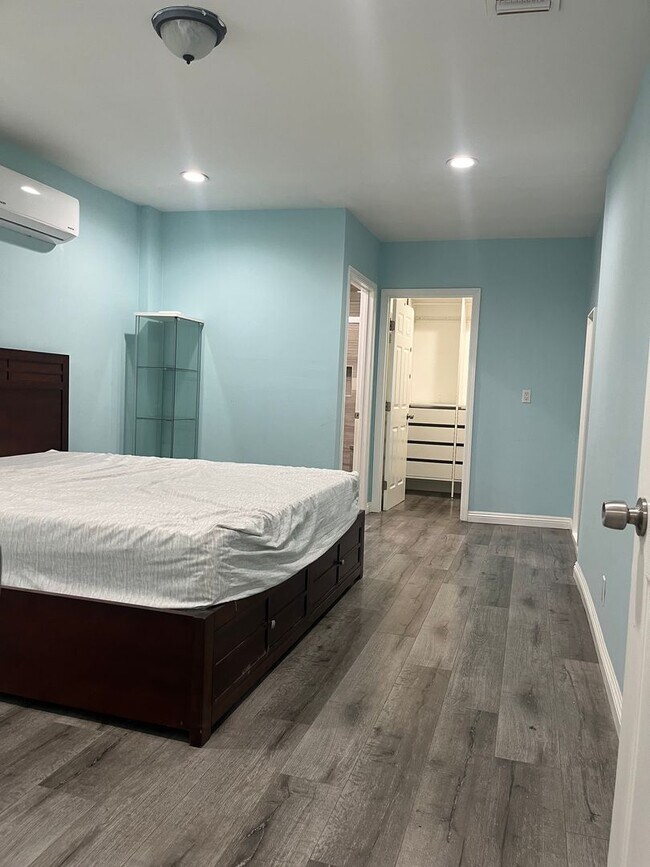 Building Photo - Home with a Cabin Style Family room and backyard Oasis