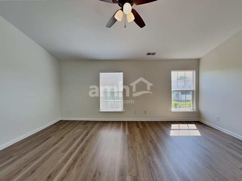 Building Photo - 4513 Sedgewood Ln