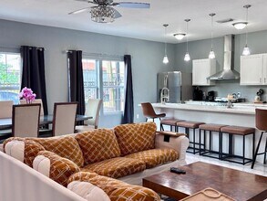 Building Photo - 301 Tabor St