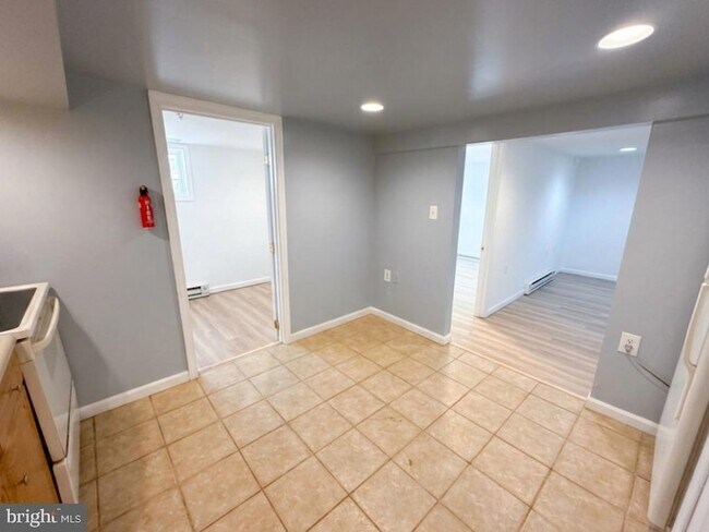 Building Photo - 209 4th Ave