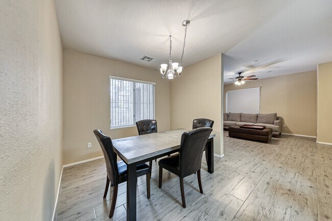 Building Photo - 673 Peachy Canyon Cir