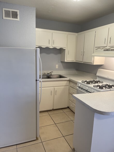 Building Photo - Westways