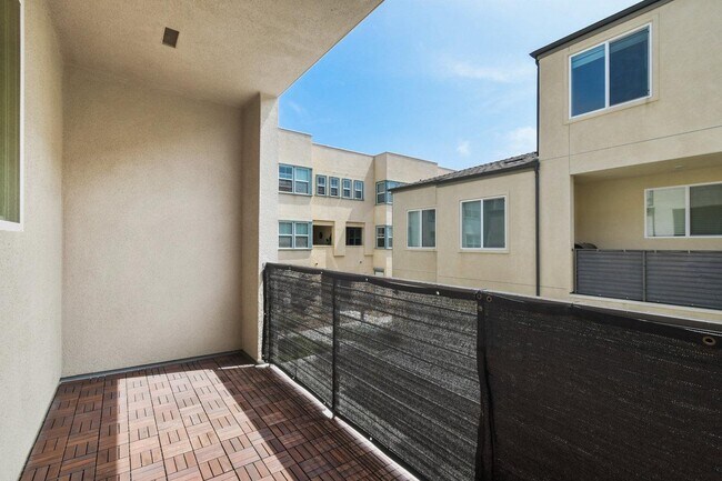 Building Photo - 5224 Beachfront Cove St