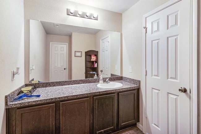 Building Photo - 16693 E Hammon