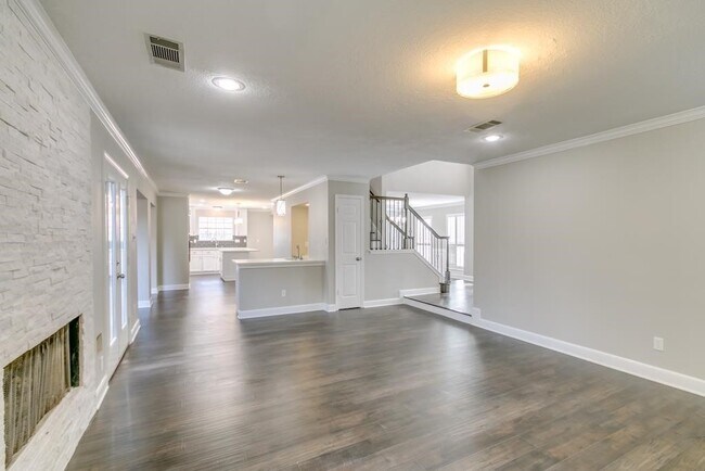 Building Photo - 14022 Ragus Lake Dr