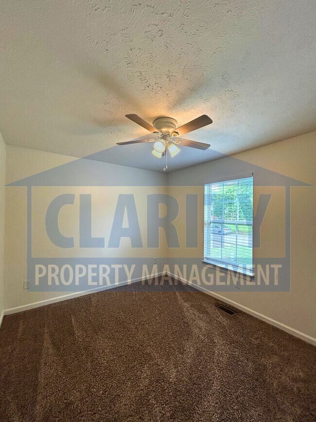 Building Photo - Single level three bedroom home!