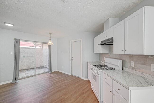 Building Photo - 1414 Elkwood Dr