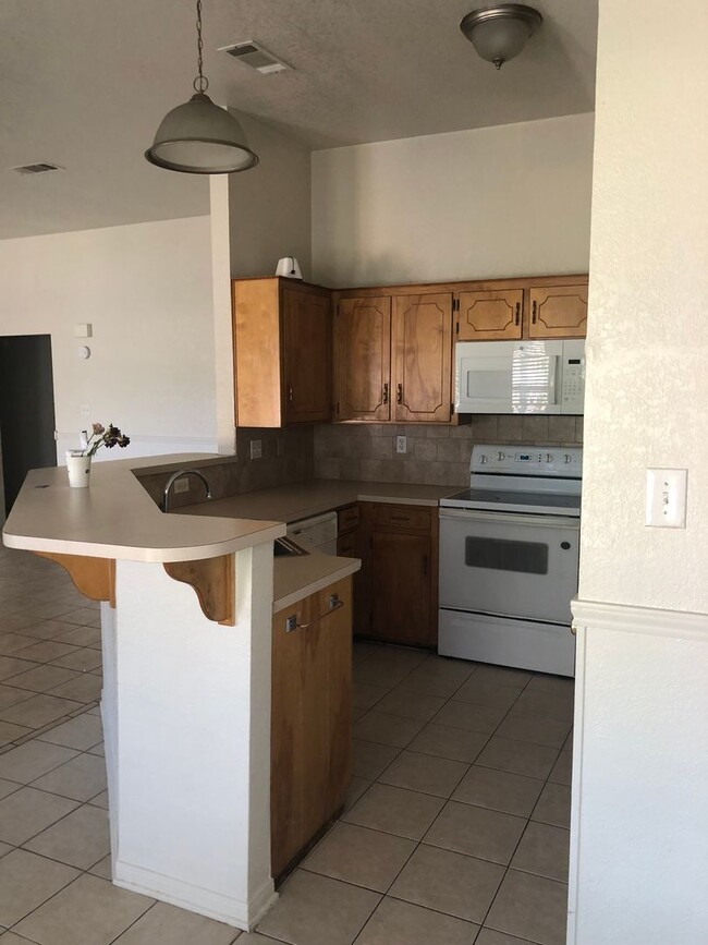 Building Photo - SHORT TERM RENTAL 3-6 MONTHS - 4 bedroom, ...