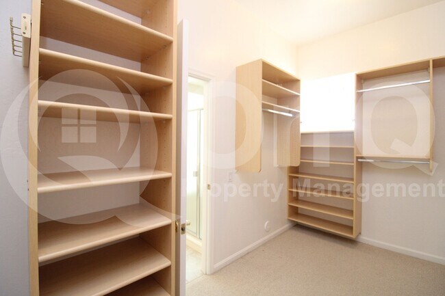 Building Photo - 902 E Desert Flower Ln