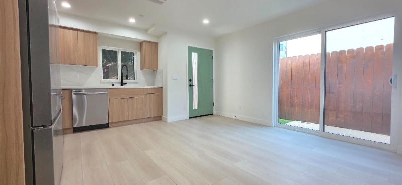 Building Photo - 1330 Tamarind Ave