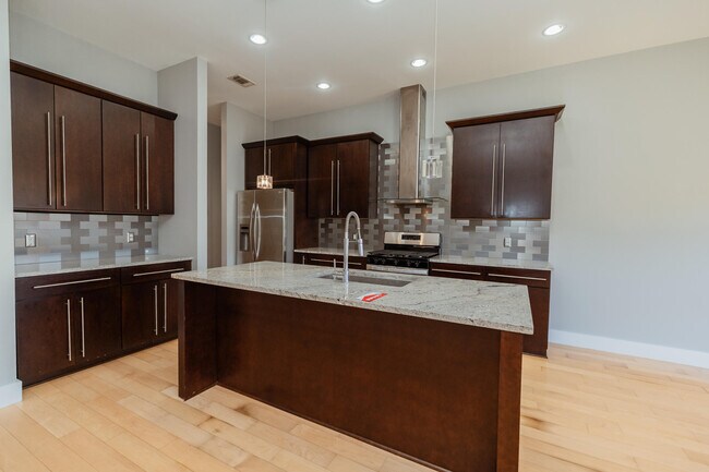 Building Photo - 133 Alicia Dr